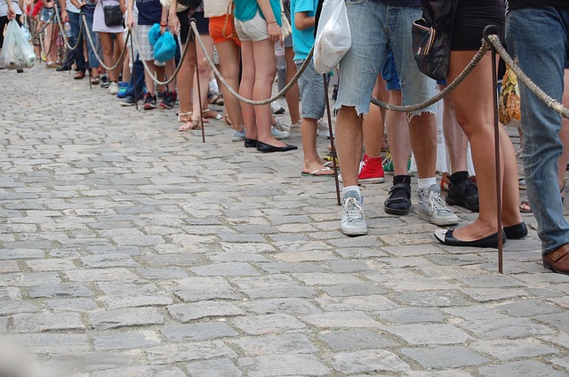 Queue this side for your own good – part 1