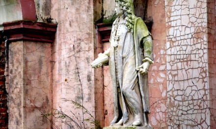 The removal of statues of historical figures is cultural vandalism and an insult to the majority who oppose it